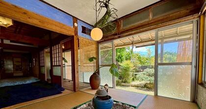 【大人数で泊まれる一棟貸し】なかまあじーんやー(手久津久)【海近くの素敵な島暮らし体験】