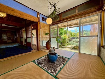 【大人数で泊まれる一棟貸し】なかまあじーんやー（手久津久）【海近くの素敵な島暮らし体験】