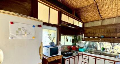 【大人数で泊まれる一棟貸し】なかまあじーんやー(手久津久)【海近くの素敵な島暮らし体験】