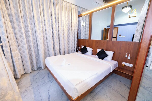 1 bedroom, iron/ironing board, WiFi, bed sheets - 304 - Studio Apartment (Manipal)