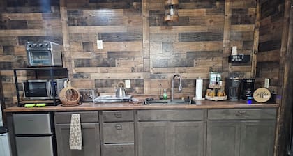 Restin' Holes Ky Bourbon Trail A-Sauna-HotTub-Gym-Playground-Waterfall-Themed