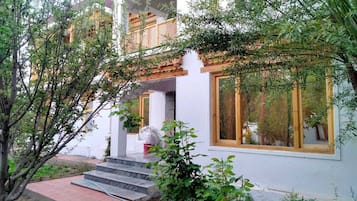Mặt tiền nơi lưu trú