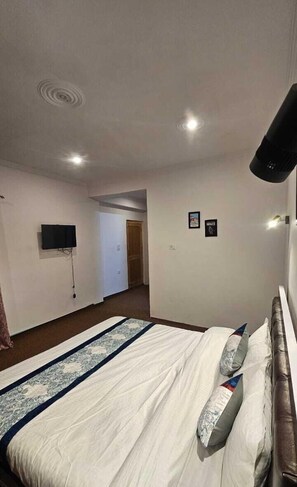 Deluxe Double Room, Balcony, Garden View | Soundproofing, free WiFi - Grace villa (Leh)