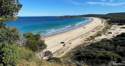 Yallumbee, Seal Rocks - Modern, Private Beach House In Prime Location