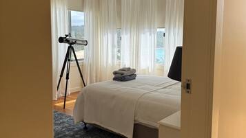 3 bedrooms, desk, iron/ironing board, WiFi