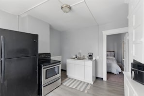 Fridge, microwave, stovetop, dishwasher