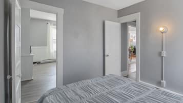 2 bedrooms, iron/ironing board, WiFi
