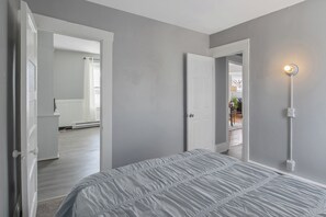 2 bedrooms, iron/ironing board, WiFi
