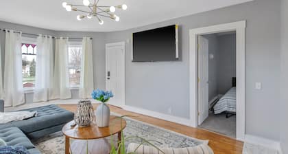 Newly Renovated 2BR Apt Near SU, Zoo, Destiny USA & Downtown