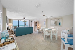 Interior - 🌞Chambre 103- Beachfront, Pool, Hot Tub, Walk to John's Pass! (Madeira Beach)