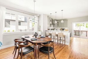 Dining - Group Retreat Outdoor Dining Full Kitchen Walk DT (Raleigh)