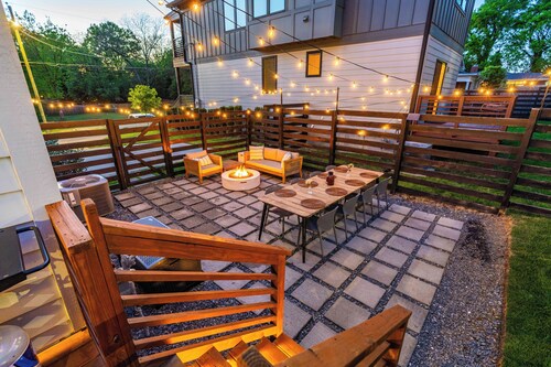 Group Retreat Outdoor Dining Full Kitchen Walk DT