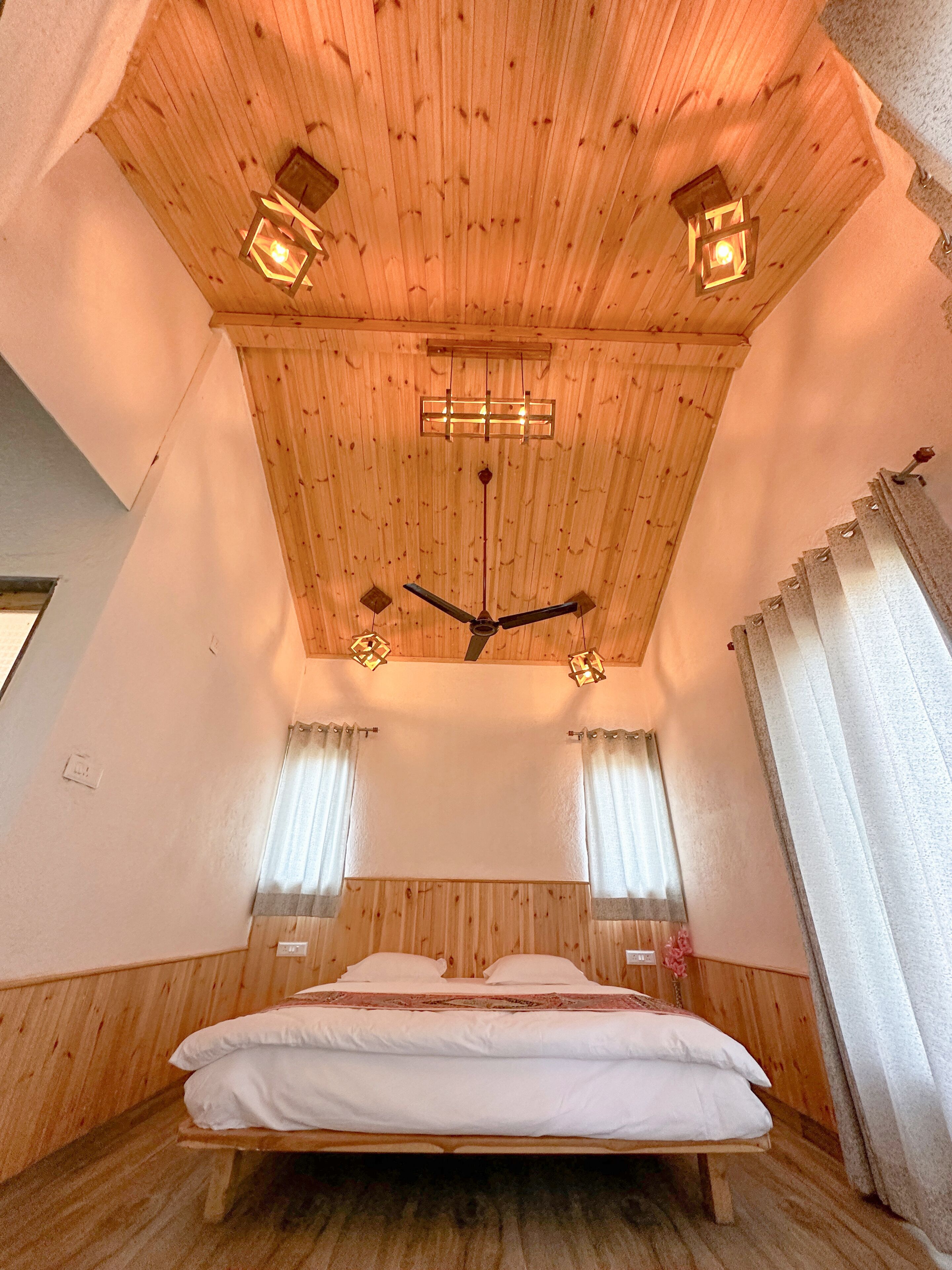 Deluxe Cottage, Mountain View | Desk, laptop workspace, free WiFi