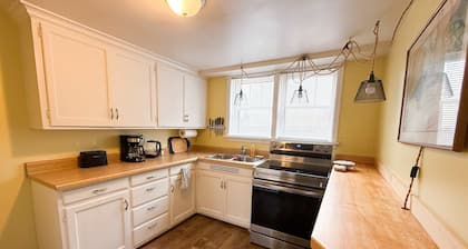 Peaceful Hideaway in Central Fargo