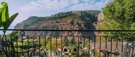 Rom – honeymoon, 1 queensize-seng, sjøutsikt | Terrasse/patio