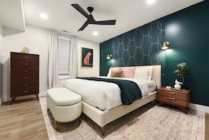 5 habitaciones, escritorio y tabla de planchar con plancha 