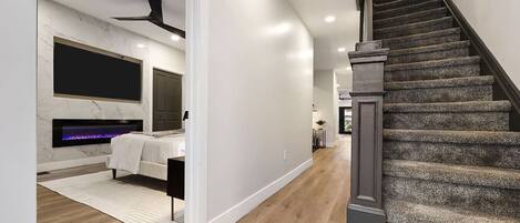 5 bedrooms, desk, iron/ironing board, travel crib