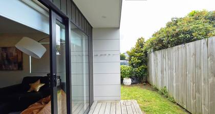 Canvas of Comfort — A Modern Townhouse of Four Suites