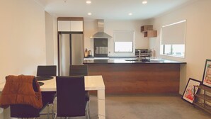 Private kitchen - Canvas of Comfort — A Modern Townhouse of Four Suites (Hamilton)