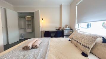 4 bedrooms, iron/ironing board, free WiFi, bed sheets