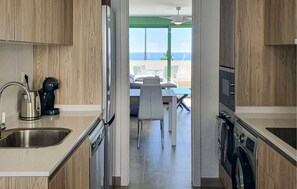 Fridge, stovetop, dishwasher