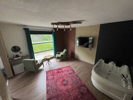 Studio, River View | Free WiFi