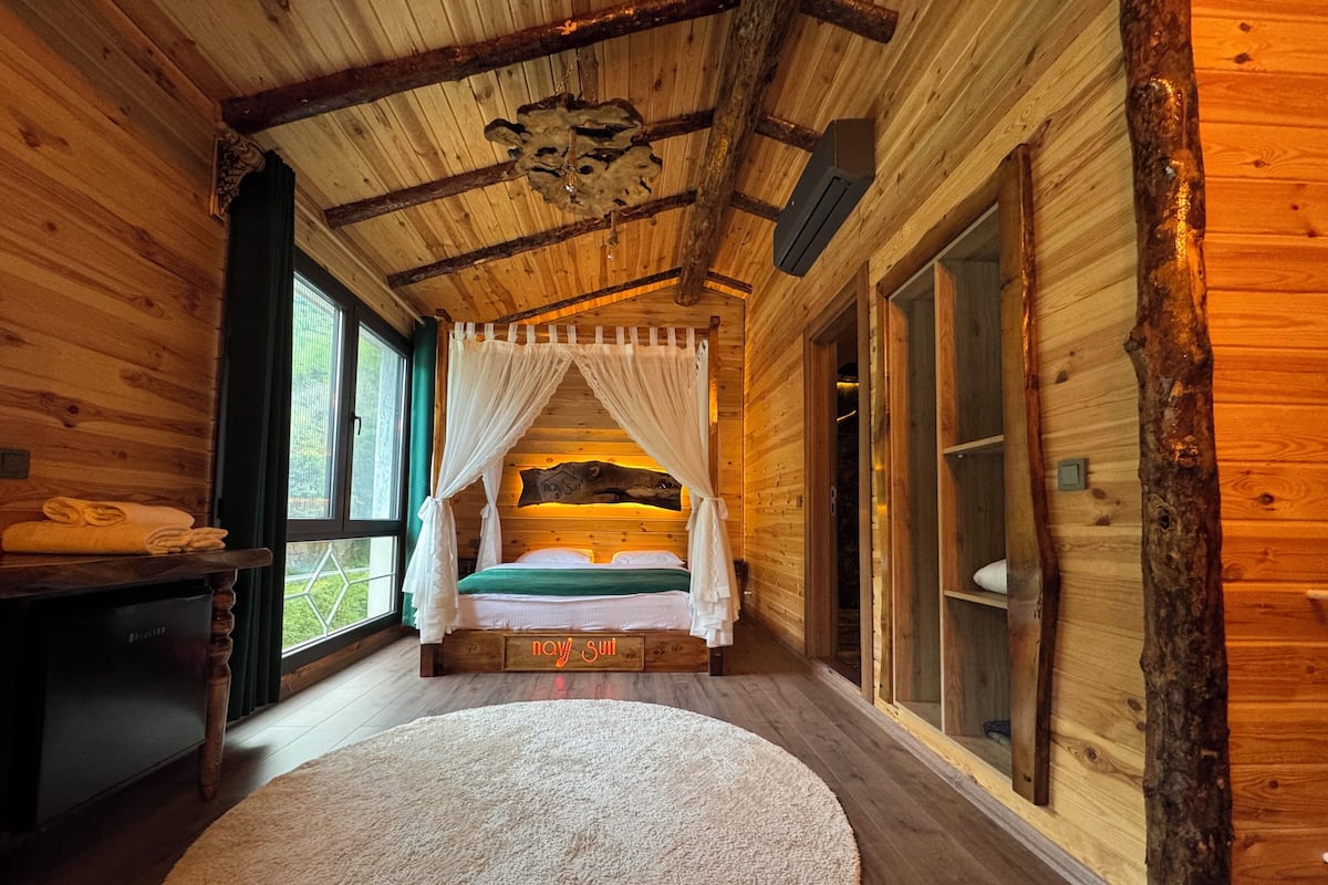 Studio Suite, River View | Free WiFi