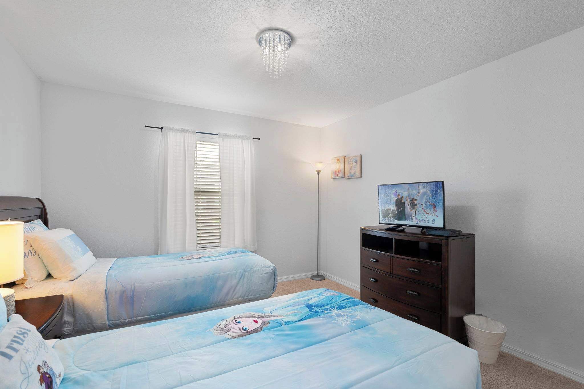 4 bedrooms, desk, iron/ironing board, travel cot