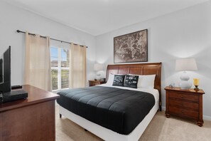 4 Schlafzimmer, Schreibtisch, Bügeleisen/Bügelbrett, Reisekinderbett