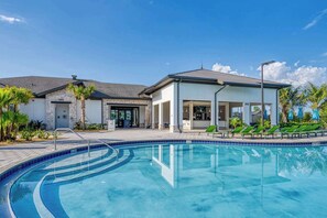 Innenpool, beheizter Pool