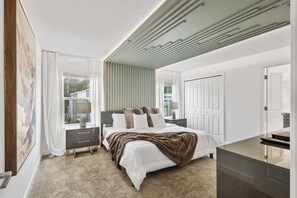 4 bedrooms, desk, iron/ironing board, travel cot