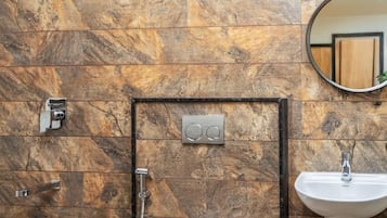 Quarto premium | 1 quarto, escrivaninha, ferros/tábuas de passar roupa, Wi-Fi de cortesia