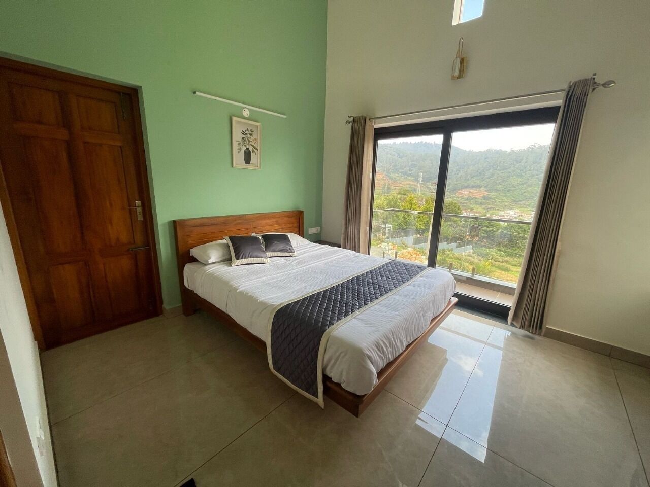 Premium Room | Desk, iron/ironing board, free WiFi, bed sheets