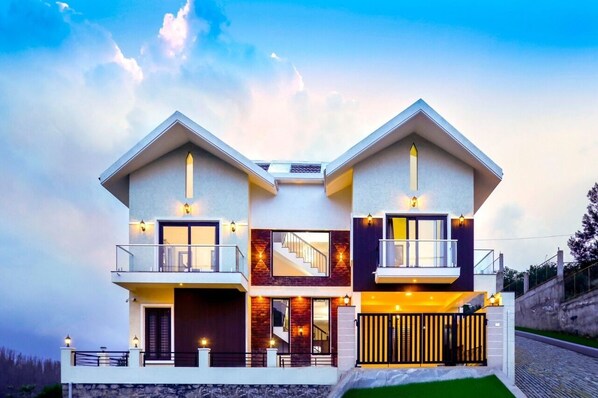 尊荣客房 | 办公桌、熨斗/熨衣板、免费 WiFi、床单