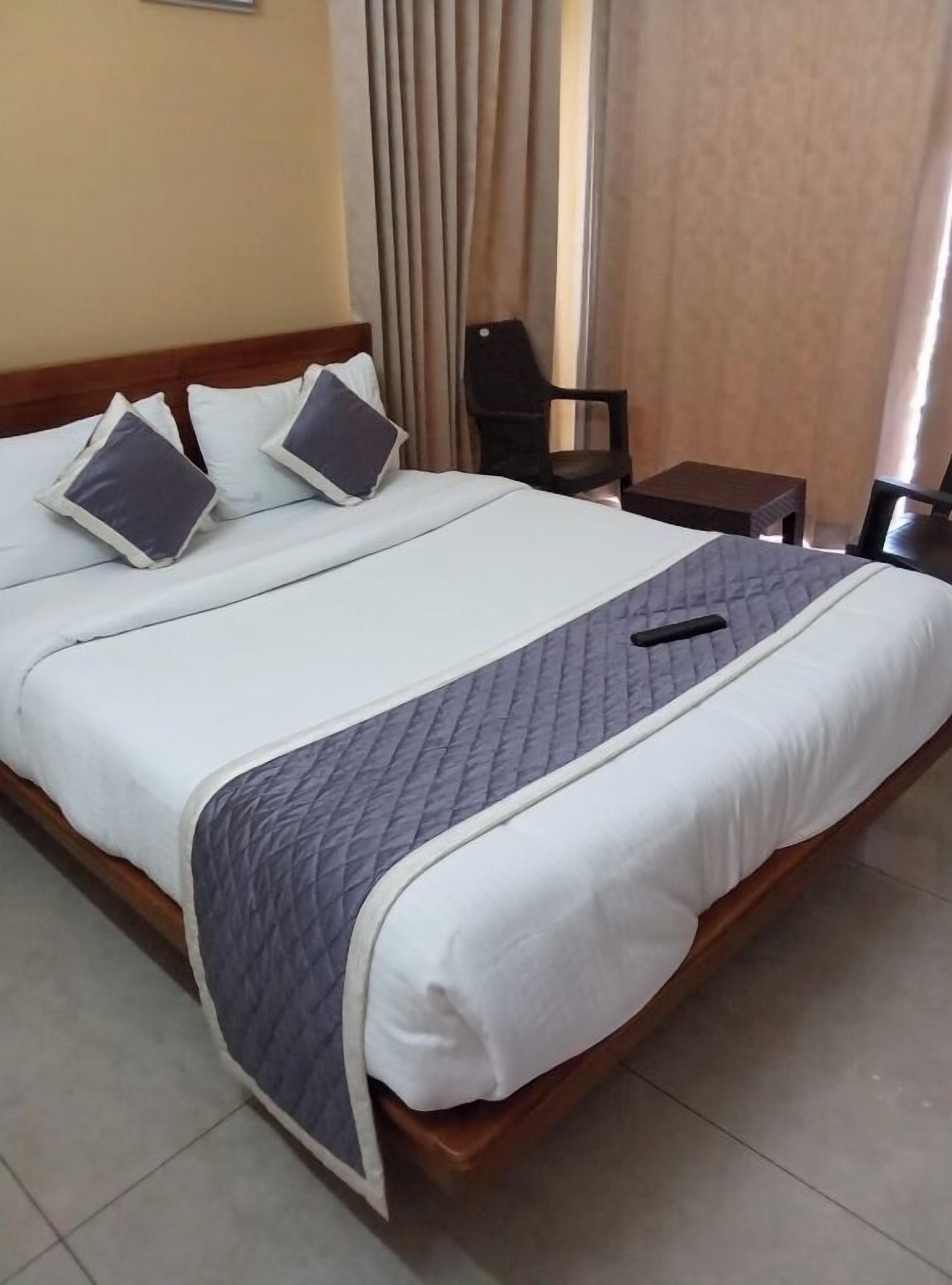 Standard Double Room | Desk, iron/ironing board, free WiFi, bed sheets