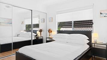 3 bedrooms, desk, iron/ironing board, WiFi