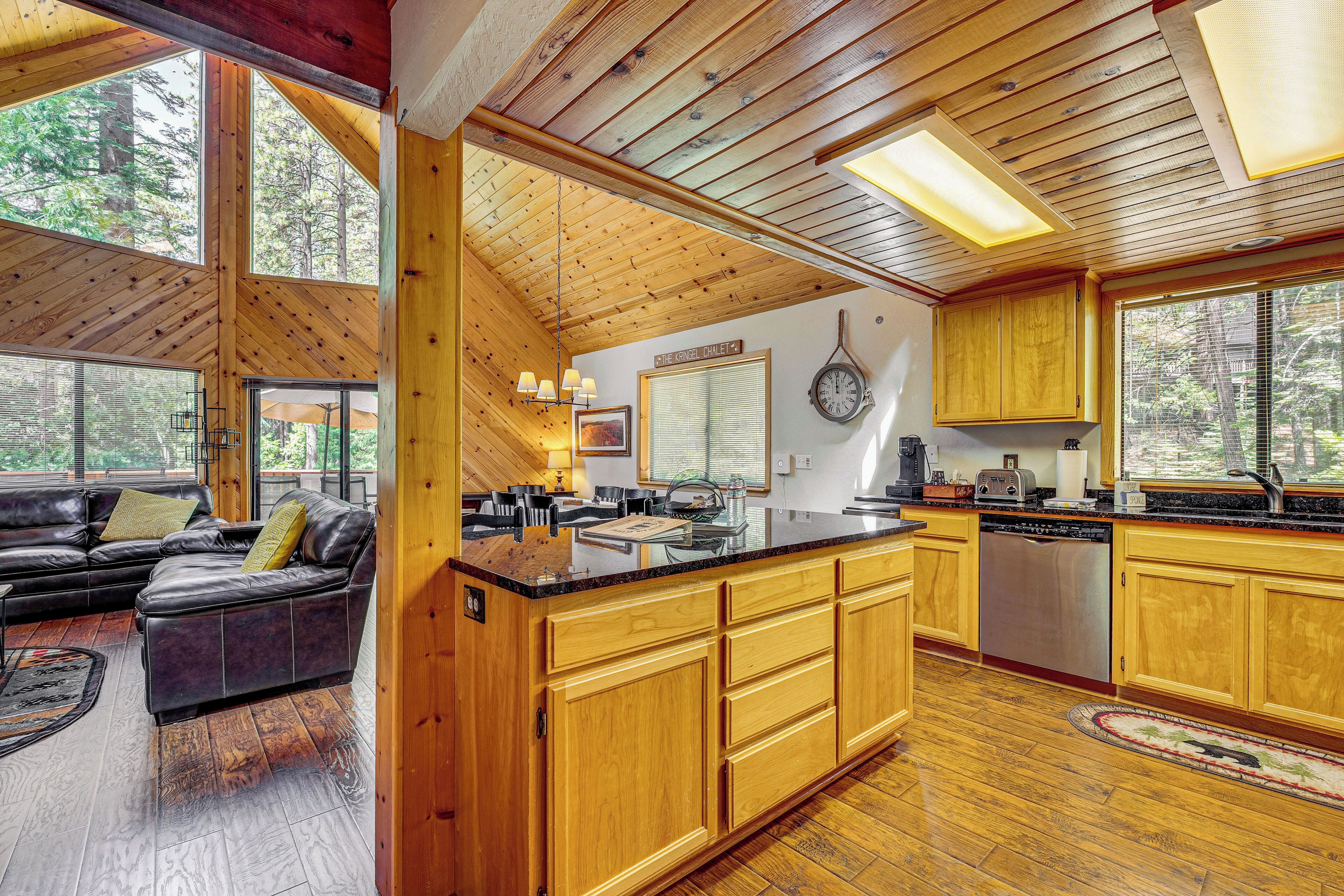 Blue Lake Mountain Retreat W/ Lake & Pool Access - Arnold, CA