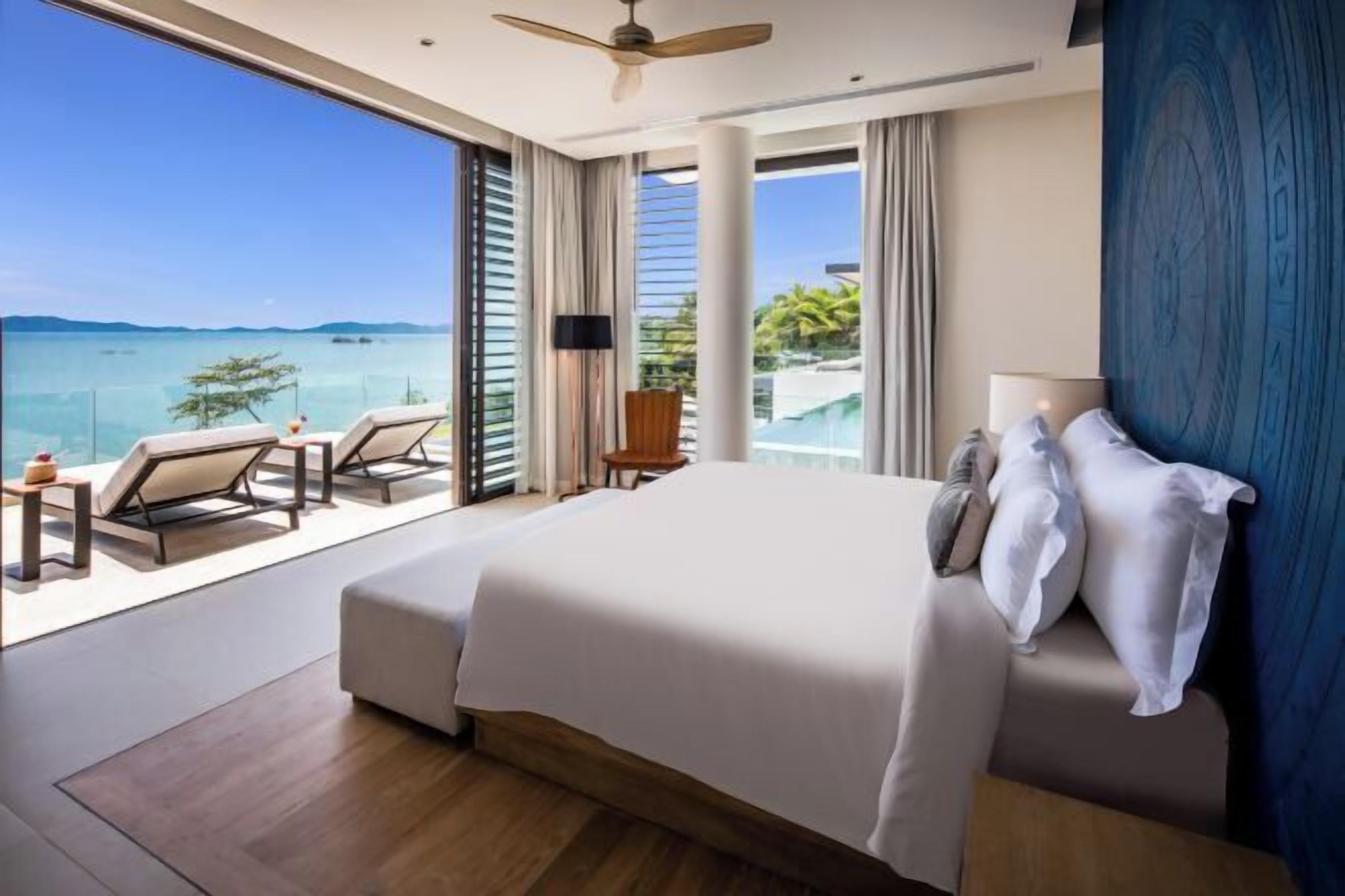 Premium bedding, in-room safe, desk, laptop workspace