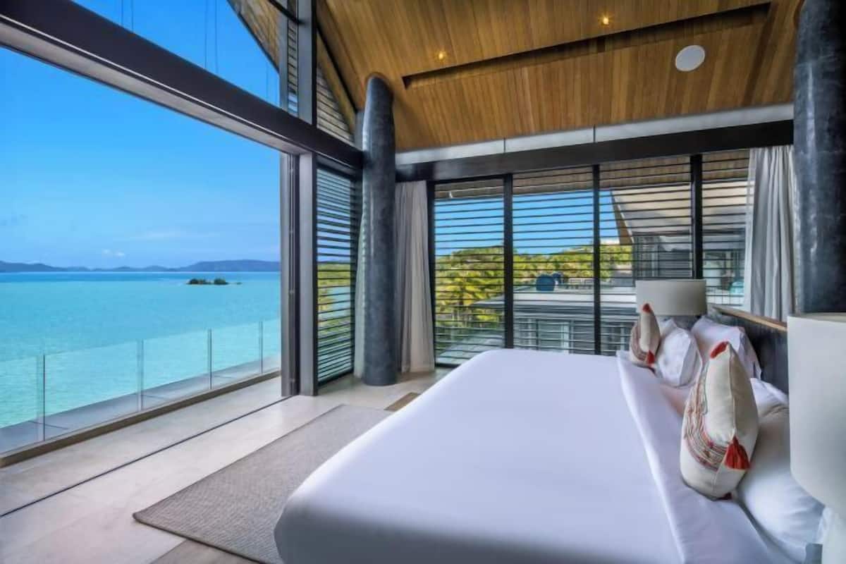 7 bedrooms, premium bedding, in-room safe, desk