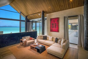 Premium bedding, in-room safe, desk, laptop workspace - Villa Amaravida (Pa Klok)