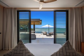 Premium bedding, in-room safe, desk, laptop workspace