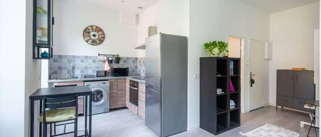 Fridge, oven