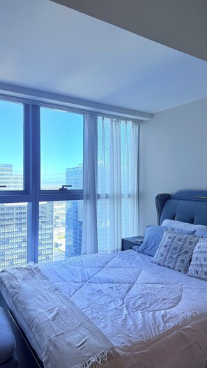 1 bedroom, iron/ironing board, WiFi, bed sheets - Your Perfect Home Base — Comfort and Convenience! (Taguig)