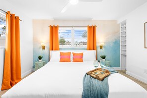 4 habitaciones, escritorio y tabla de planchar con plancha 