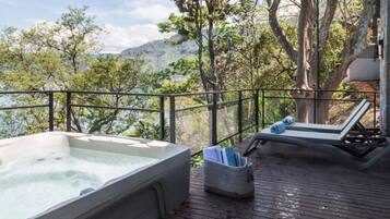 Tina de hidromasaje al aire libre