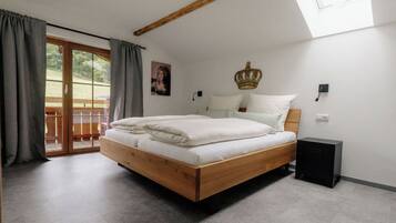 1 bedroom, bed sheets