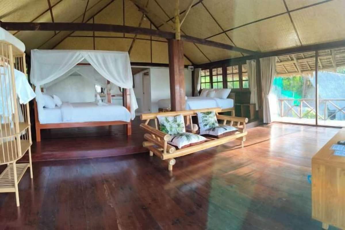 Premium bedding, free cribs/infant beds, free WiFi, bed sheets