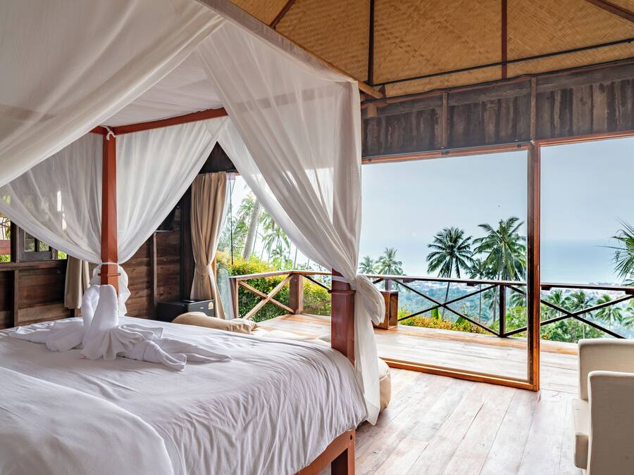 Premium bedding, free cribs/infant beds, free WiFi, bed sheets