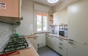 Fridge, stovetop, coffee/tea maker, cookware/dishes/utensils - Villa Maria, Casa Vacanze (Lagolo)