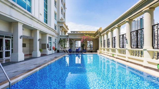 Unclassified image, 1 of 40, button - free pool the manor luxury condotel (Ho Chi Minh City)